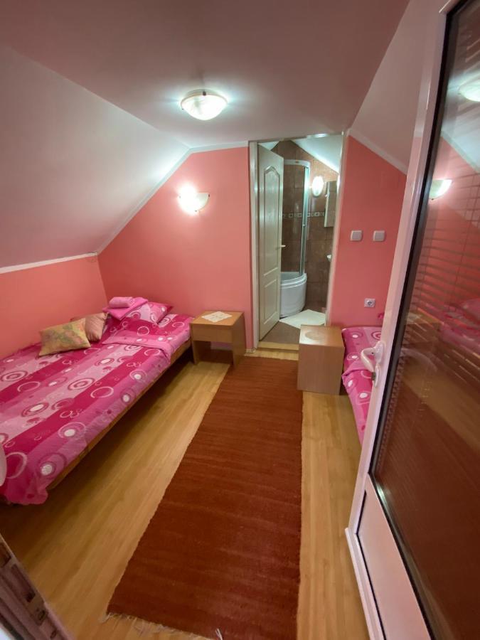 SUD ,,Antal i Olga,, Bed and Breakfast Skorenovac Exteriör bild