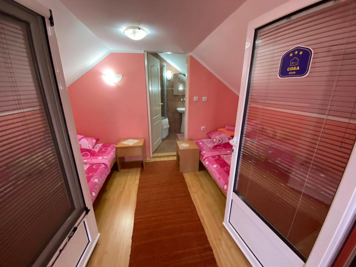 SUD ,,Antal i Olga,, Bed and Breakfast Skorenovac Rum bild